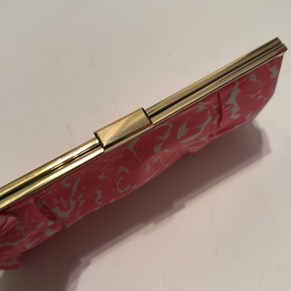 New nwt Lilly Pulitzer floral gold detail clutch